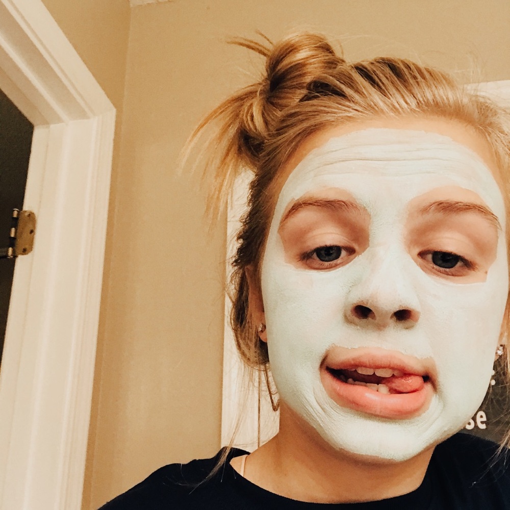 Meet your Posher, Alyssa